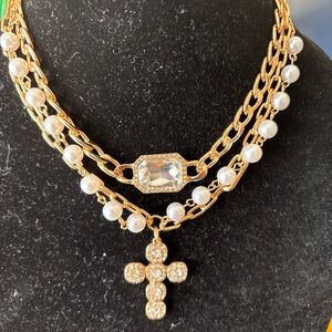 Elegant Gold and Pearl Necklace
